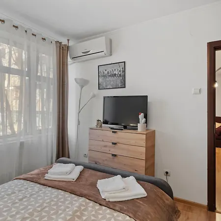 Old Town Metrodoor Apartman Bukarest