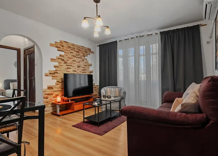 Old Town Metrodoor *